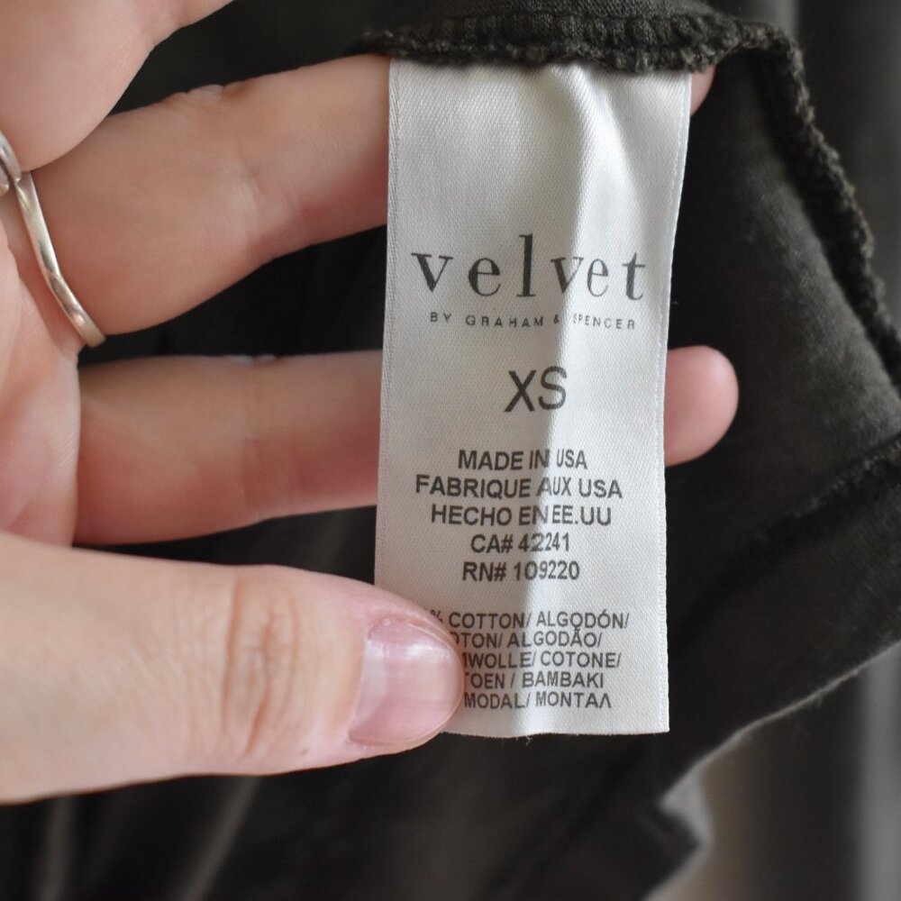 Velvet - Picture 4 of 6